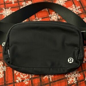 Black lululemon belt bag